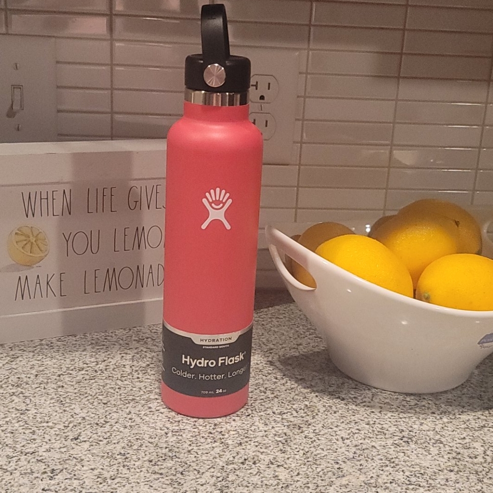 NWT 24 oz  Hawaii Hydro Flask